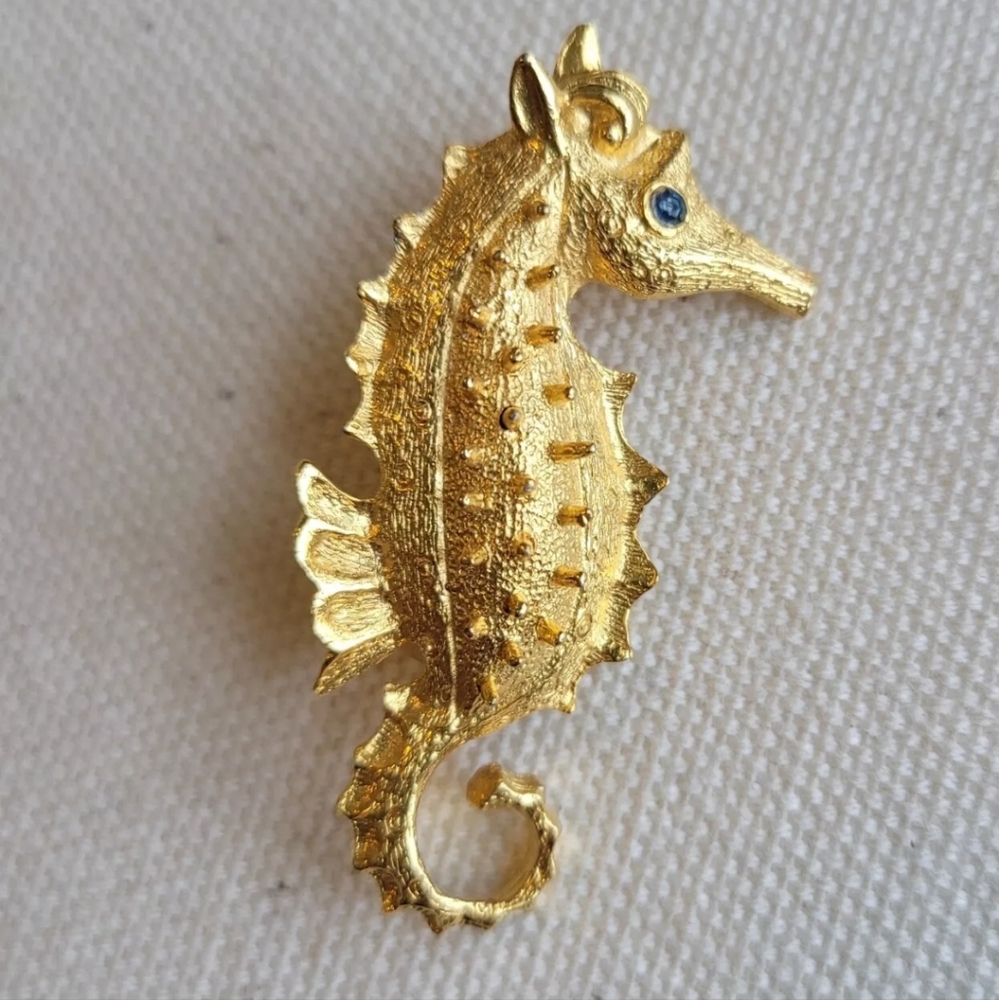 Vintage Estate Find Gold Toned Seahorse Pin